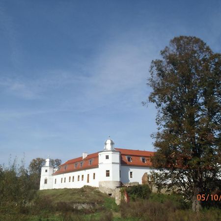 Hotel Kastiel Biela Dama A Cierny Rytier à Krompachy Extérieur photo