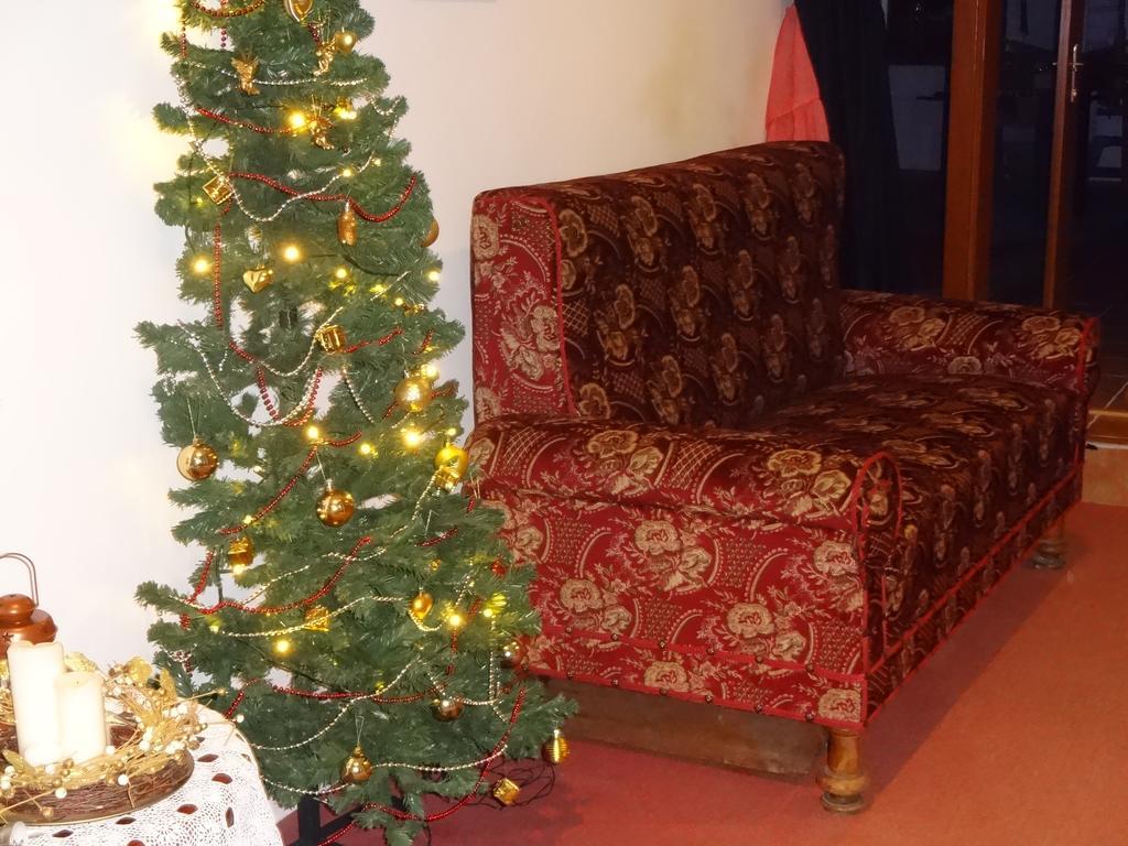 Hotel Kastiel Biela Dama A Cierny Rytier à Krompachy Extérieur photo
