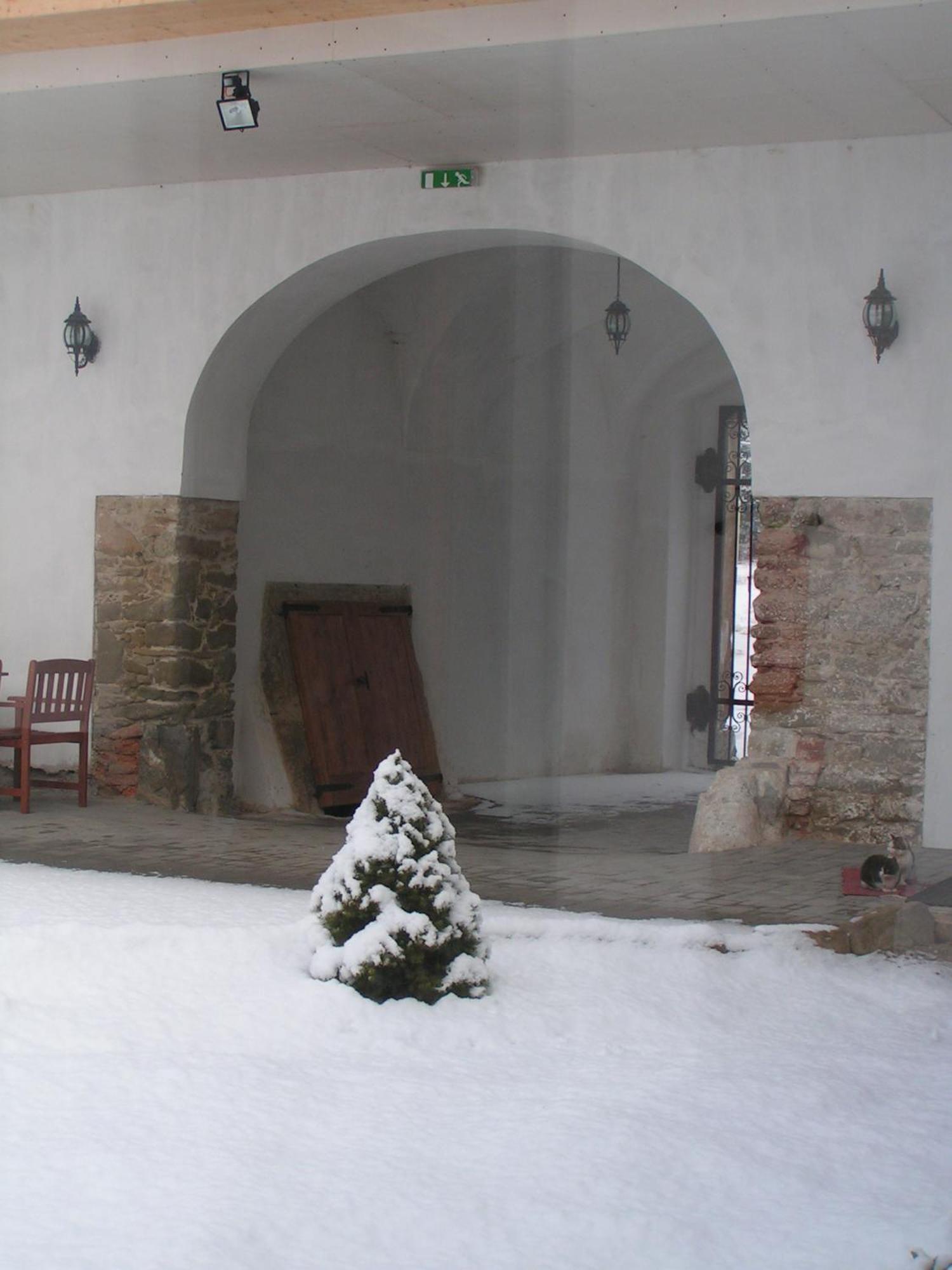 Hotel Kastiel Biela Dama A Cierny Rytier à Krompachy Extérieur photo
