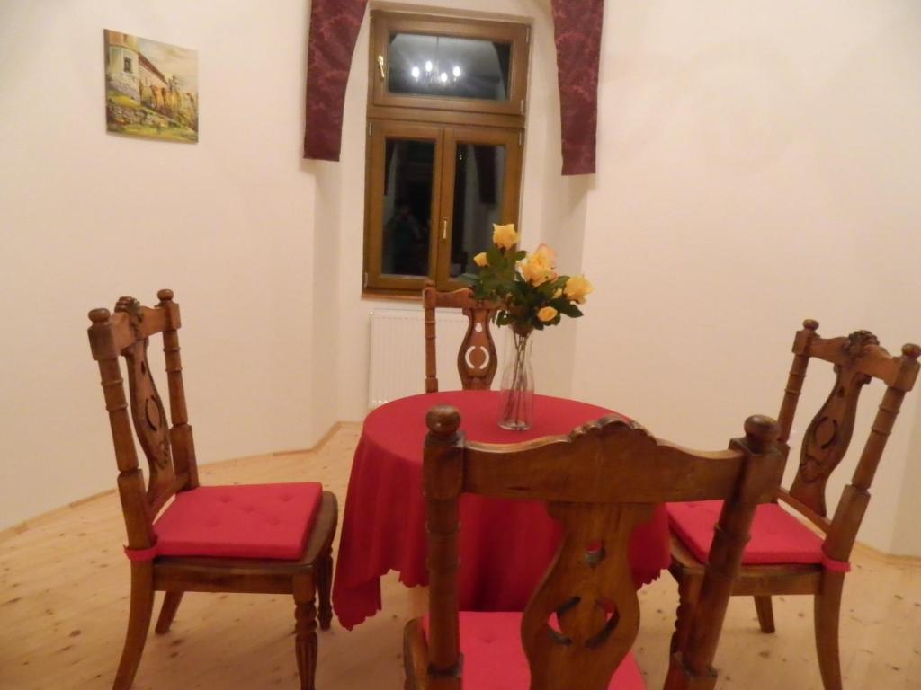 Hotel Kastiel Biela Dama A Cierny Rytier à Krompachy Chambre photo