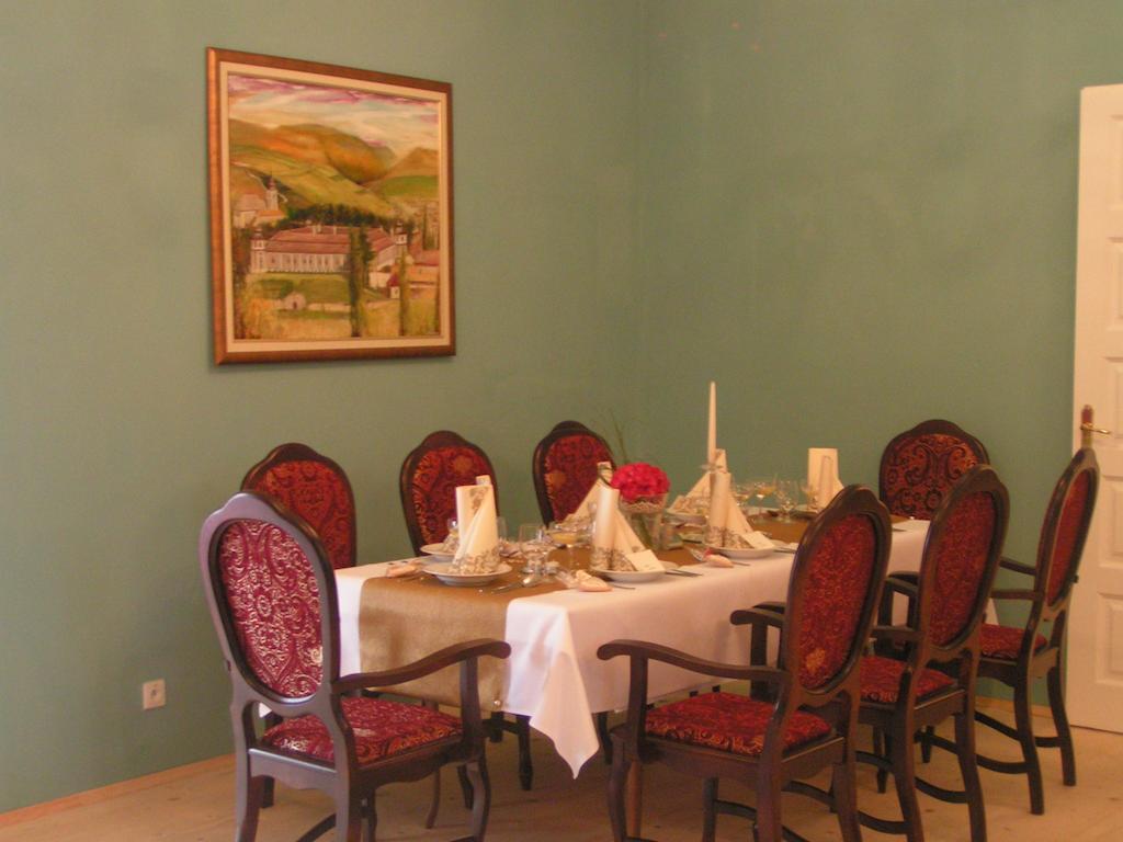 Hotel Kastiel Biela Dama A Cierny Rytier à Krompachy Extérieur photo