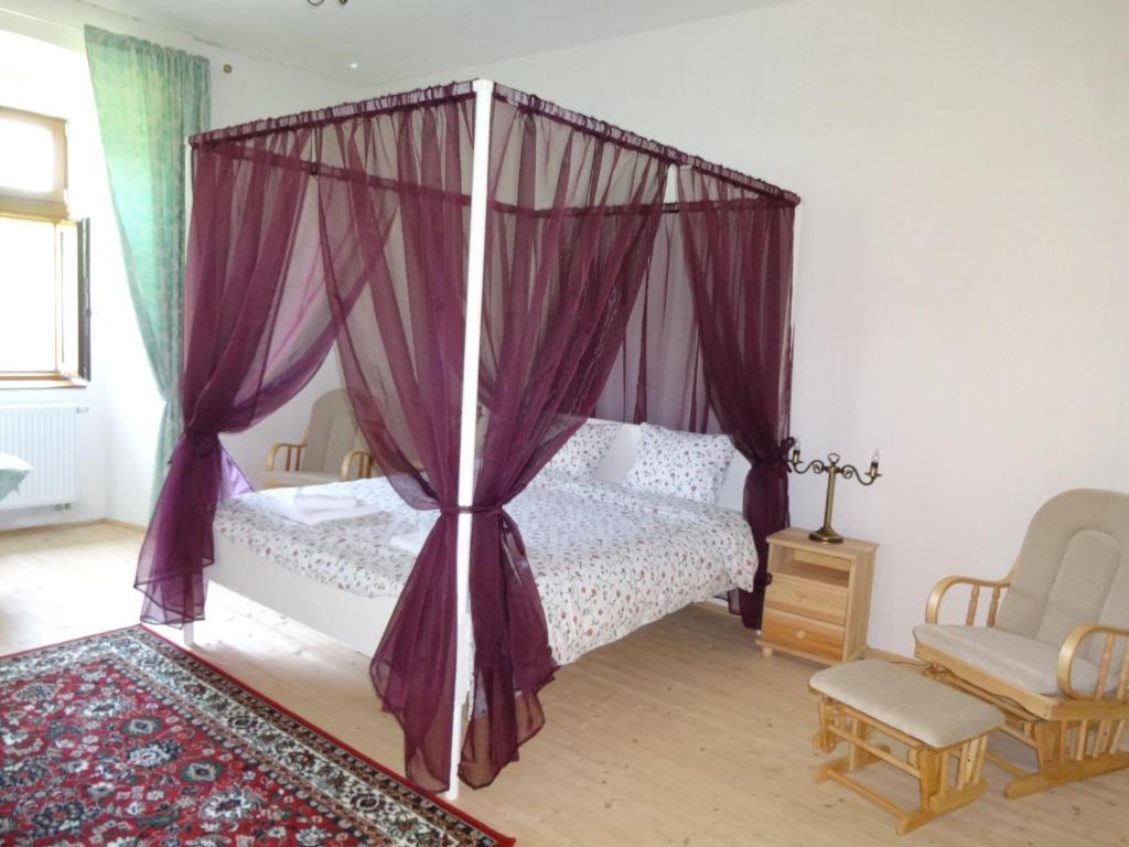 Hotel Kastiel Biela Dama A Cierny Rytier à Krompachy Extérieur photo