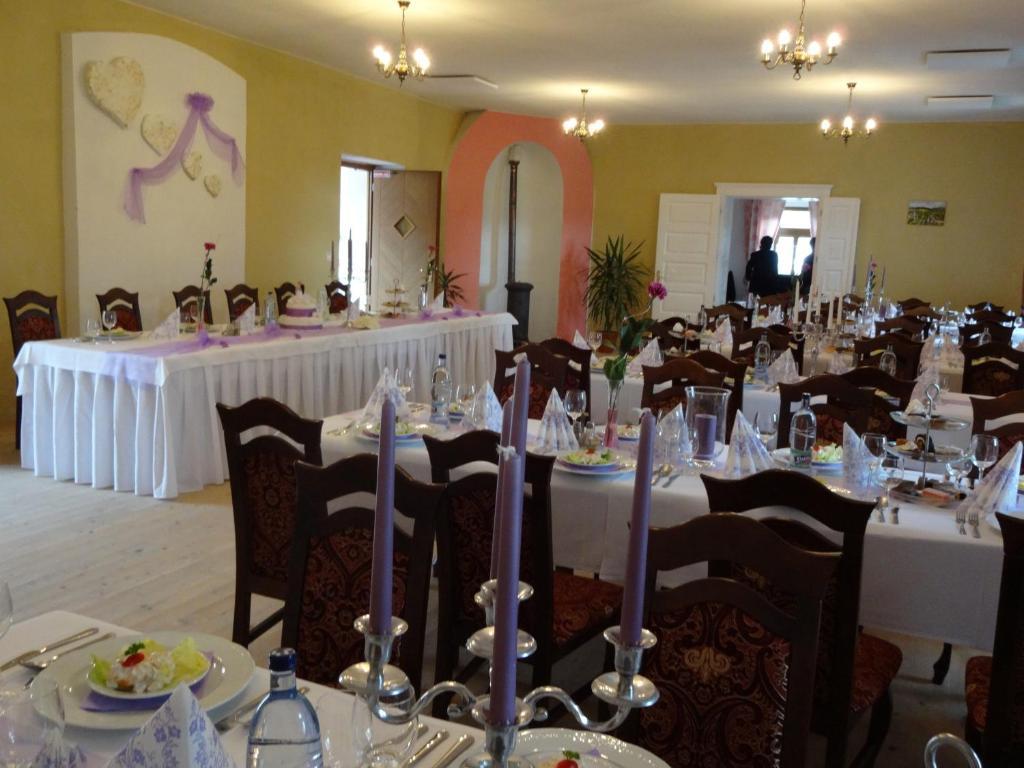 Hotel Kastiel Biela Dama A Cierny Rytier à Krompachy Extérieur photo